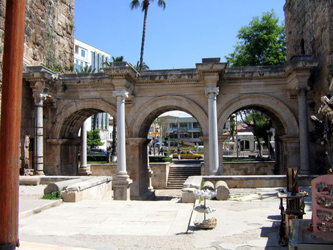 KALEİÇİ ÜÇKAPILAR (HADRİYANUS KAPISI) PROJESİ